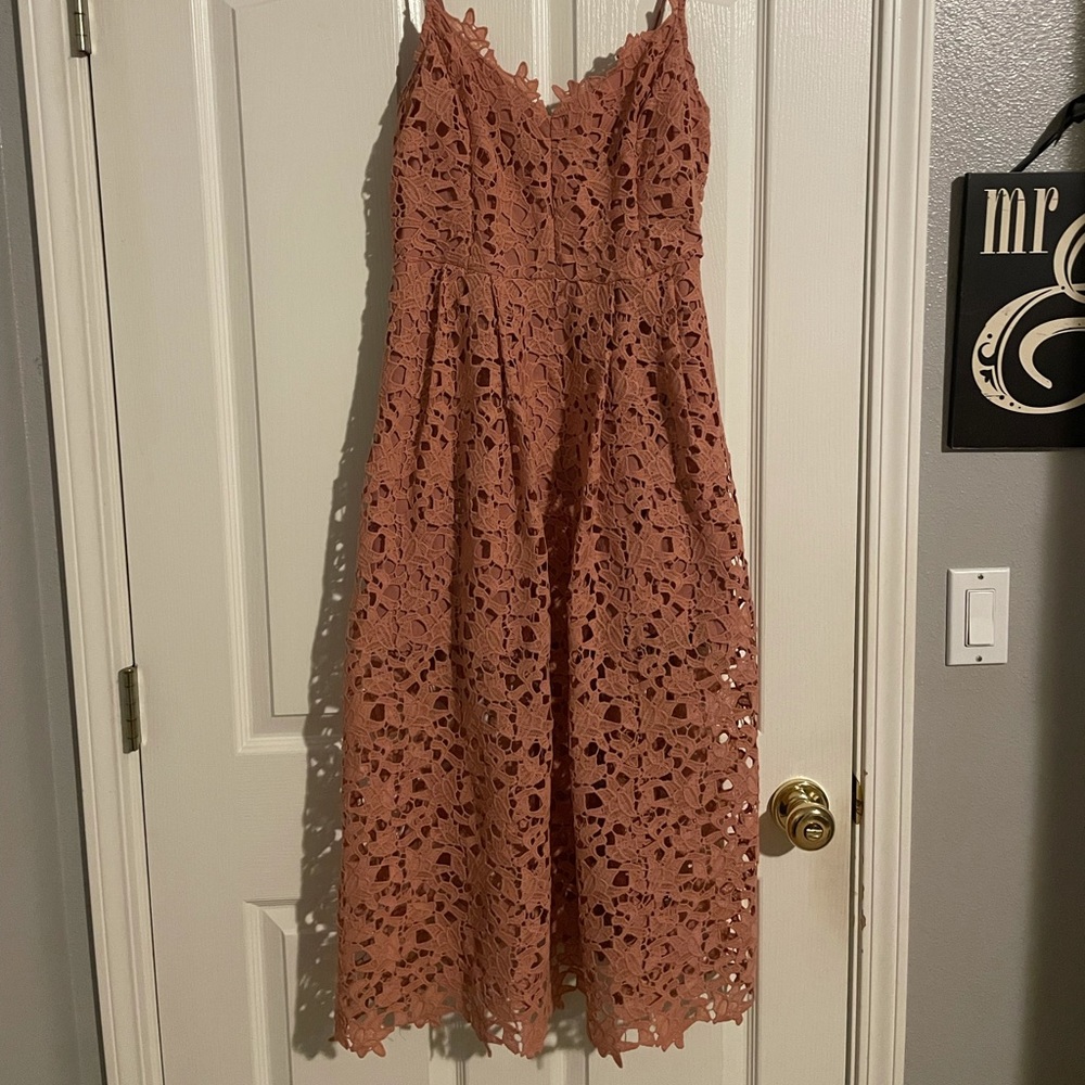 Lace dress with adjustable straps 1/2 lined